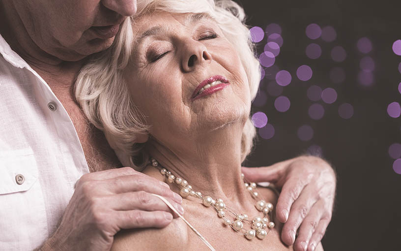 Slik tennes moden kvinne